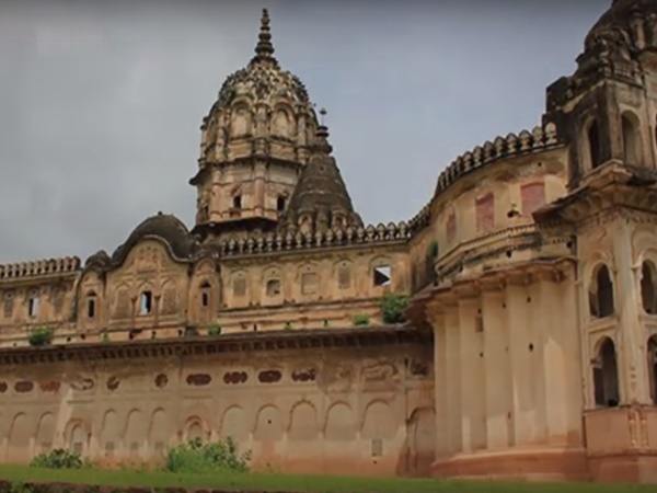 కోట యొక్క మిస్టరీ ఏంటి?