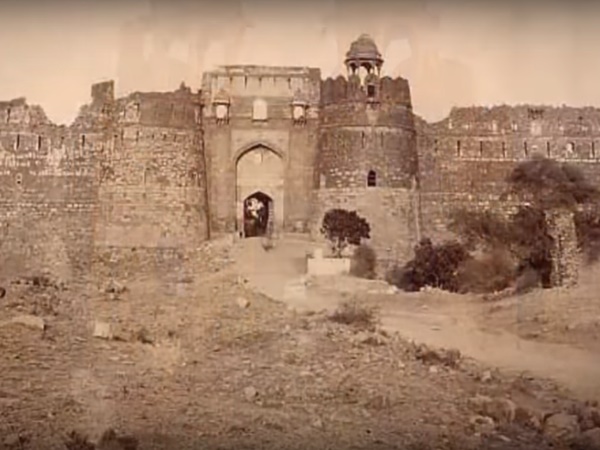 శత్రువుల బారి నుండి రక్షణ