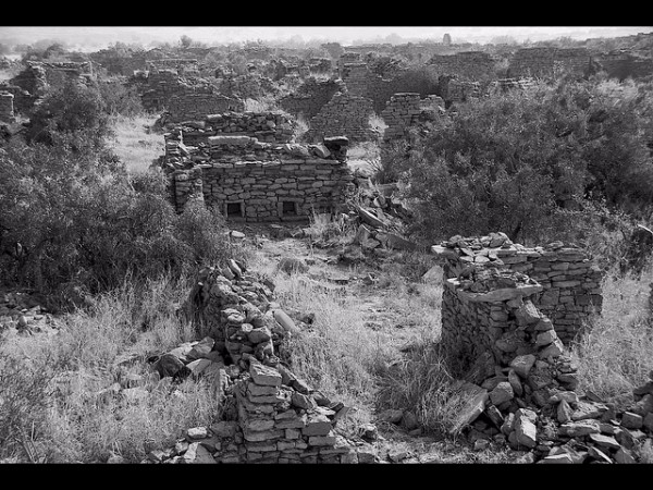 ఒకేఒక్క రాత్రిలోనే ఖాళీ చేసి ఎందుకు వెళ్ళిపోయారు?