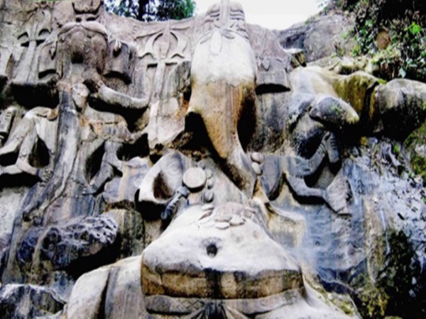 గాఢనిద్రలో మునిగిపోయిన దేవతలు