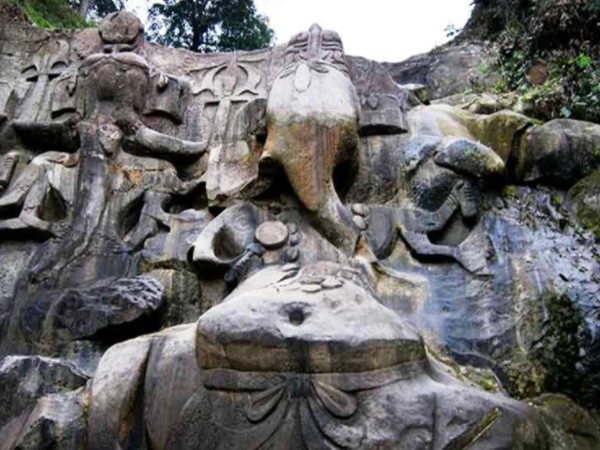 కుల్లు కంహార అనే శిల్పి 