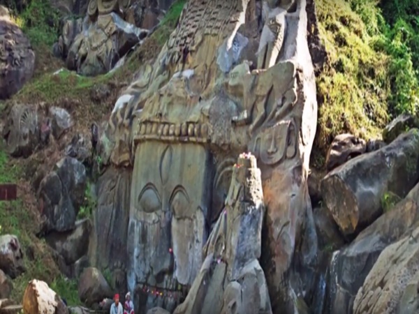 ఒక్కొక్క శిల్పం ఎత్తు?