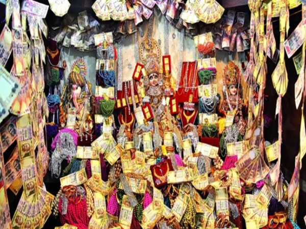 లక్షల సంఖ్యలో భక్తులు