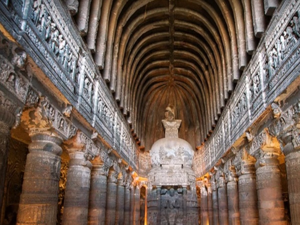 చెట్లు కప్పేసాయి