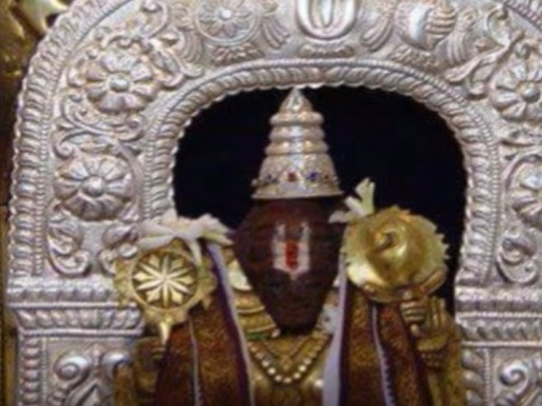 ఆ గుడిలో దళితులే అర్చకులు ! 