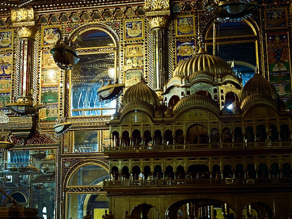 దిగంబరులు