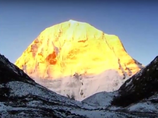 900 వందల ఏళ్లుగా.. ఈ పర్వతం ఎవరూ ఎక్కలేదు.