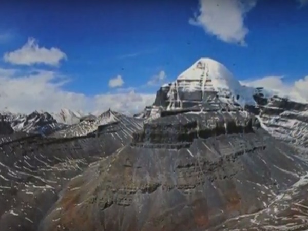 900 వందల ఏళ్లుగా.. ఈ పర్వతం ఎవరూ ఎక్కలేదు.