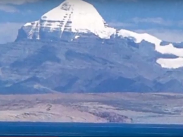 900 వందల ఏళ్లుగా.. ఈ పర్వతం ఎవరూ ఎక్కలేదు.