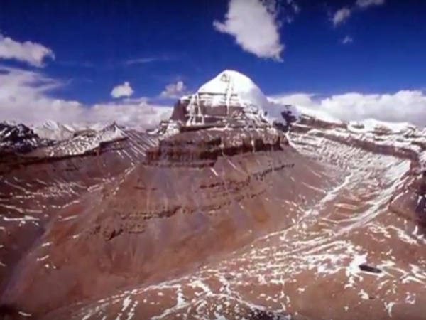 900 వందల ఏళ్లుగా.. ఈ పర్వతం ఎవరూ ఎక్కలేదు.