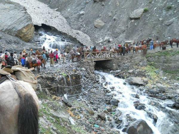 భారీ సంఖ్యలో పర్యాటకులు 