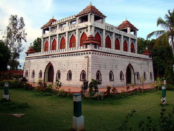 ఆనందమైన కోస్తా తీర పట్టణం