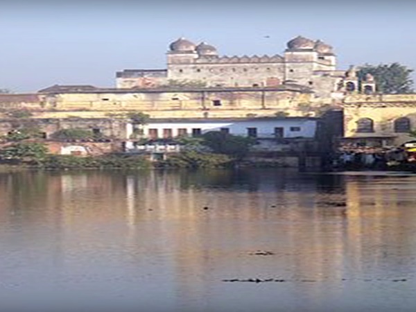 ముగ్ధులైన బ్రిటీష్ పరిపాలకులు