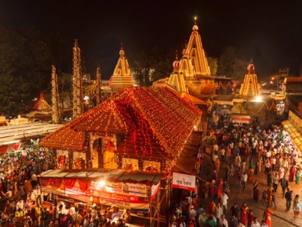 జెంస్టోన్స్ తో తయారుచేయబడిన 40కిలోల బరువున్న లక్ష్మీదేవి విగ్రహం 