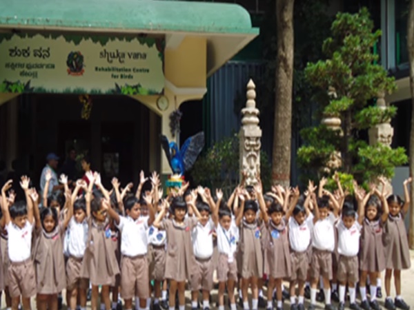 చిలుకల వనం చూసొద్దామా! రండి రండి!