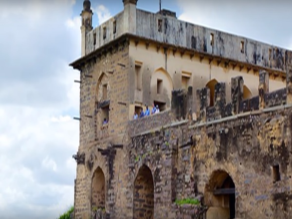 గోల్కొండ దెయ్యంతో తారామతి ప్రేమకథ 