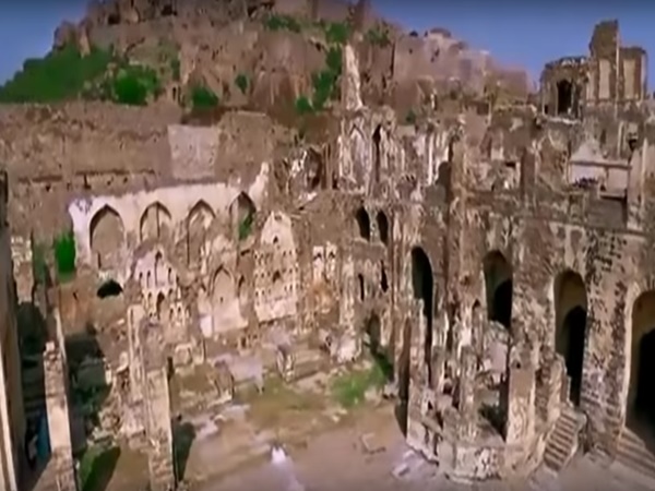 గోల్కొండ దెయ్యంతో తారామతి ప్రేమకథ 