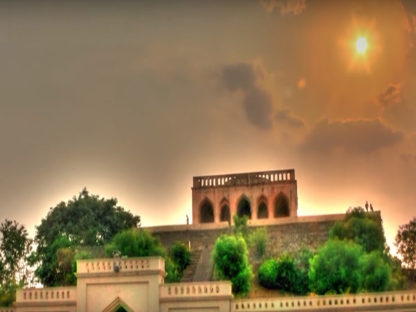 గోల్కొండ దెయ్యంతో తారామతి ప్రేమకథ 