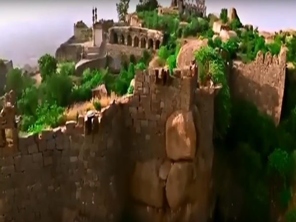 గోల్కొండ దెయ్యంతో తారామతి ప్రేమకథ 