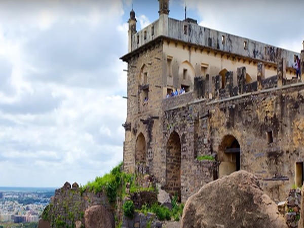 గోల్కొండ దెయ్యంతో తారామతి ప్రేమకథ 