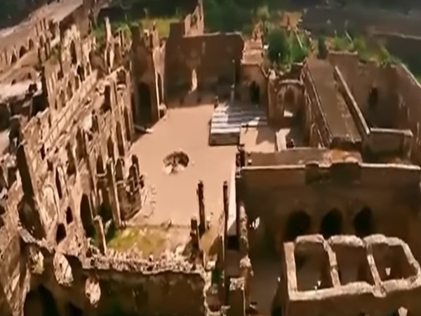 గోల్కొండ దెయ్యంతో తారామతి ప్రేమకథ 