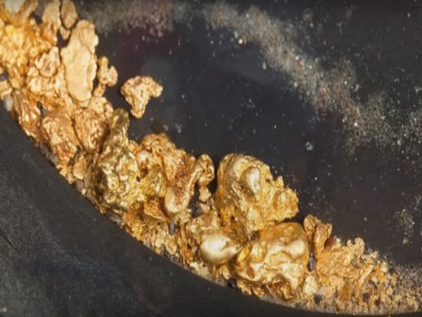 ఈ నదిలో ఇసుకతోపాటు బంగారం