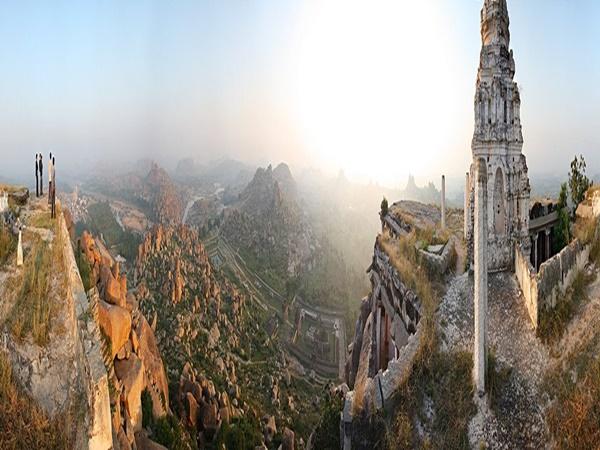 పర్యాటకులు మిస్ కాకుండా దర్శించి తీరాల్సిందే