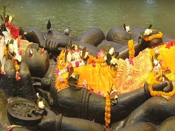 ఎన్నో వందల సంలు