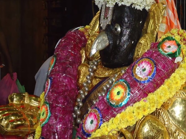 చెమటలు పట్టే విగ్రహం