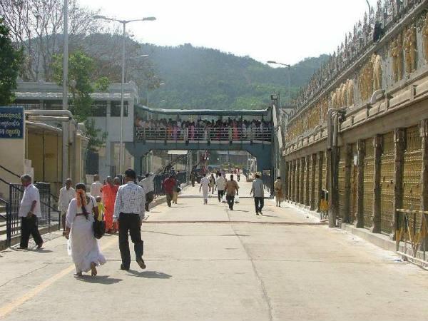 వేయి కోట్లకు మించిన ఆదాయం