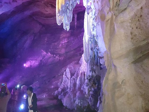 బొర్రా గుహల్లో బయటపడ్డ వింత పరికరాలు !