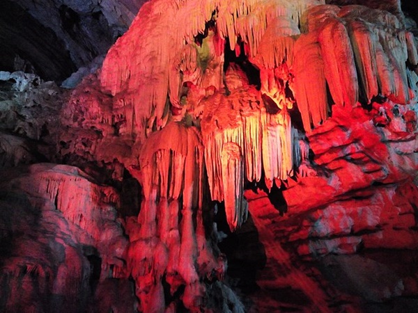 బొర్రా గుహల్లో బయటపడ్డ వింత పరికరాలు !