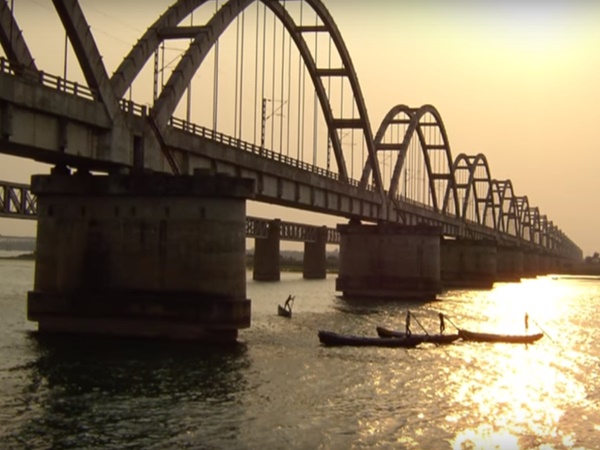 రాజమండ్రి పైకి యుద్ధ విమానాలు !