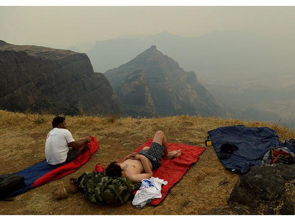 కొండ మీదకి చేరుకోవటానికి మార్గాలు