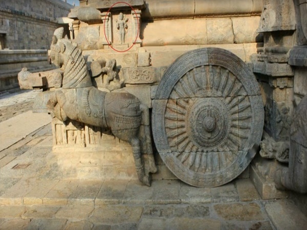 ఆలయంలో గుర్రాలు