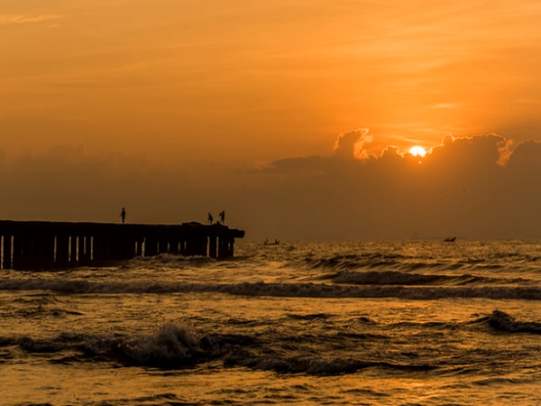 మెరీనా బీచ్ లో ఈత కొడితే ఏమవుతుందో తెలిస్తే... నీటిలోకి కూడా దిగరు..!