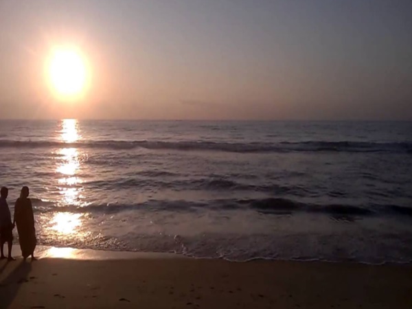 మెరీనా బీచ్ లో ఈత కొడితే ఏమవుతుందో తెలిస్తే... నీటిలోకి కూడా దిగరు..!