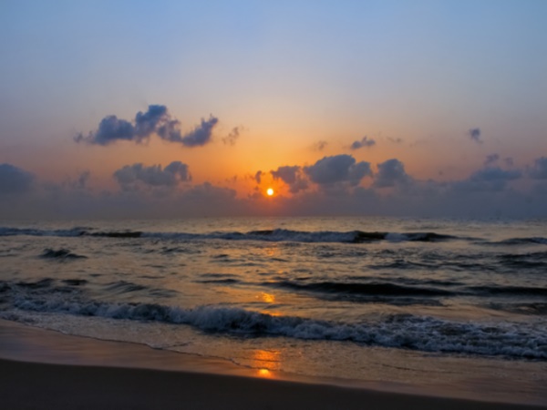 మెరీనా బీచ్ లో ఈత కొడితే ఏమవుతుందో తెలిస్తే... నీటిలోకి కూడా దిగరు..!