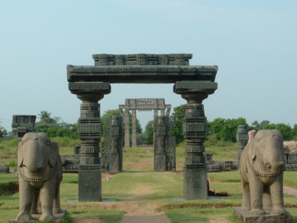 ఇక్కడ చూడవలసినవి