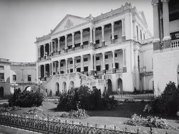 నిజాం నవాబ్ దాచిన నిధి హైదరాబాద్ లో ఎక్కడుంది ?