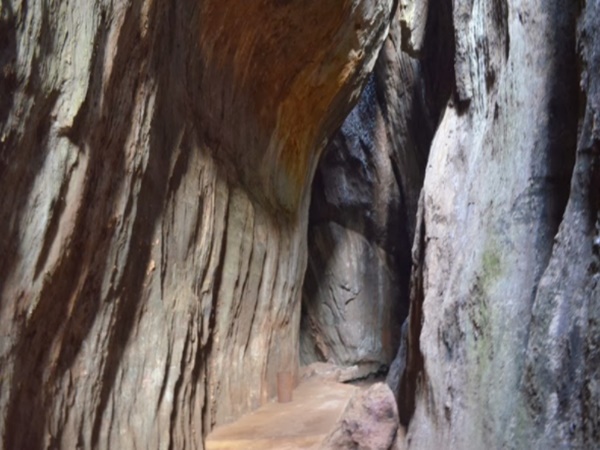 గుహ లో దాగిన కైలాసం - శివుని మహాద్బుతం