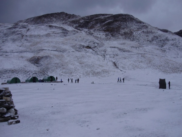 తవ్వుతుంటే బయటకొస్తున్న అస్థిపంజరాలు ! వాటి వెనుక రహస్యం !