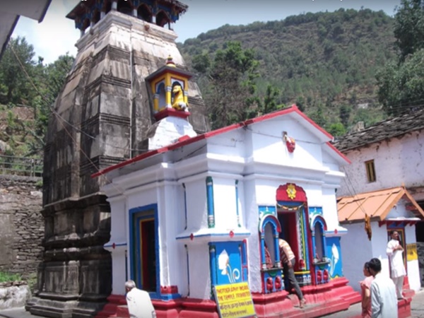 త్రిభుజాకారంలో శివ లింగం ఉన్న ఒకే ఒక్క ఆలయం !