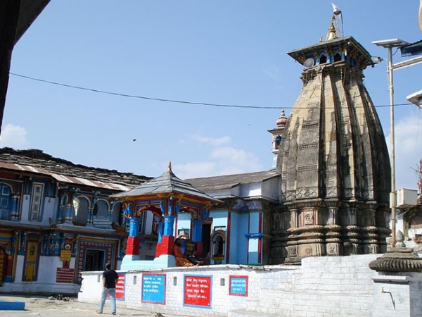 త్రిభుజాకారంలో శివ లింగం ఉన్న ఒకే ఒక్క ఆలయం !