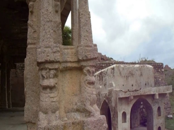 ఆదోని కోటలో చక్రవ్యూహం దీని వెనుక అద్భుతం !