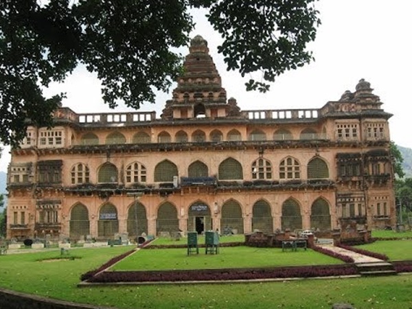 చంద్రగిరి కోటలో రాణి మహల్ రహస్యం..! వీడని మిస్టరీ !