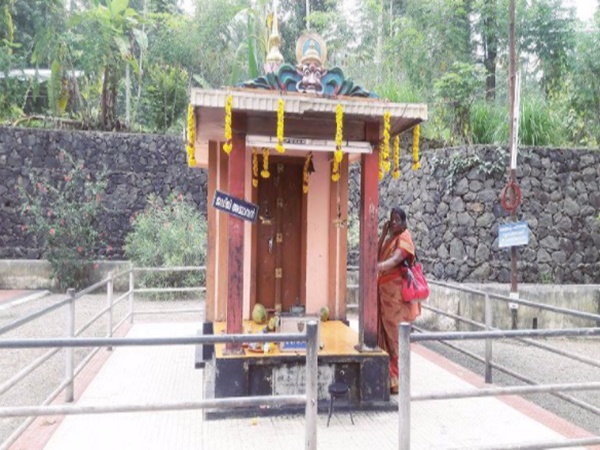  కేసుల నుంచి బయటపడేసే ‘జడ్జి అంకుల్’ గుడి