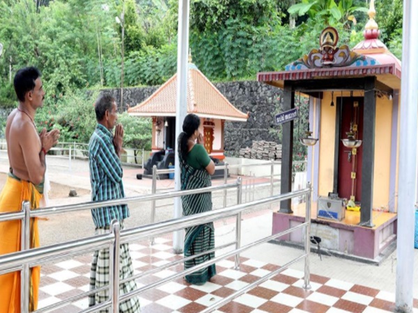  కేసుల నుంచి బయటపడేసే ‘జడ్జి అంకుల్’ గుడి