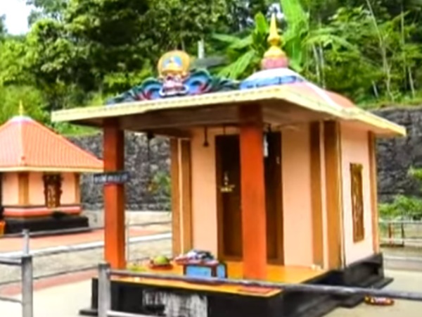  కేసుల నుంచి బయటపడేసే ‘జడ్జి అంకుల్’ గుడి