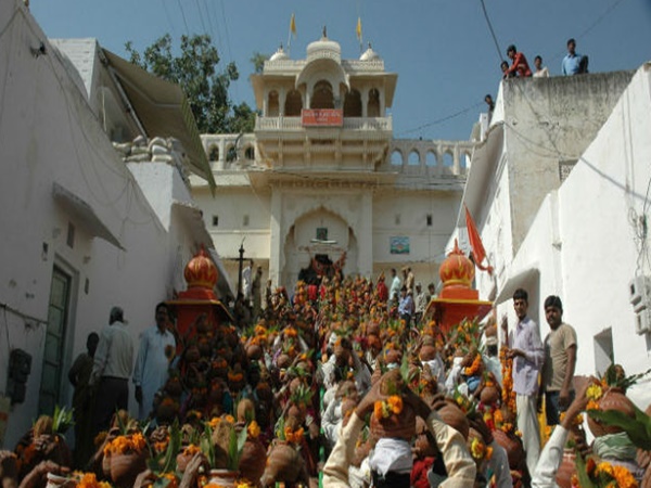 మగవారు ఈ 5 గుళ్ళలోకి అడుగుపెడితే ఏమవుతుందంటే..